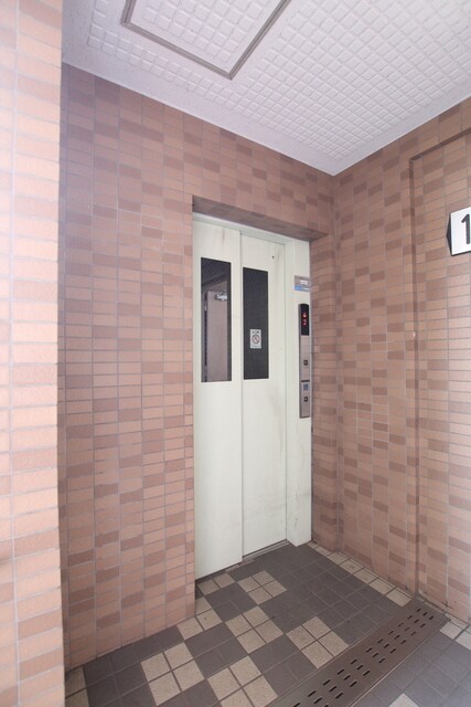 物件外観写真7　(エレベーター完備)