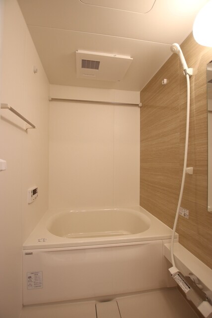 物件内観写真15　(追い焚き付きバス)