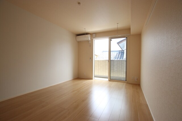 物件内観写真18　(広めの洋室8.8帖)