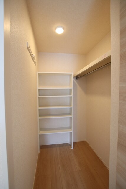 物件内観写真20　(荷物が多くても安心ウォークインクローゼット)