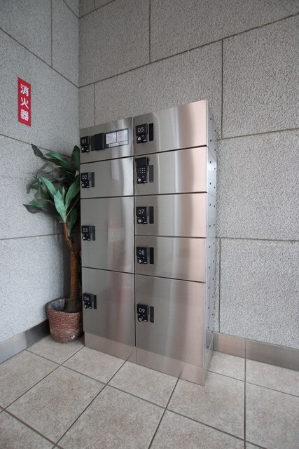 物件外観写真5　(不在時に便利な宅配ボックス完備)