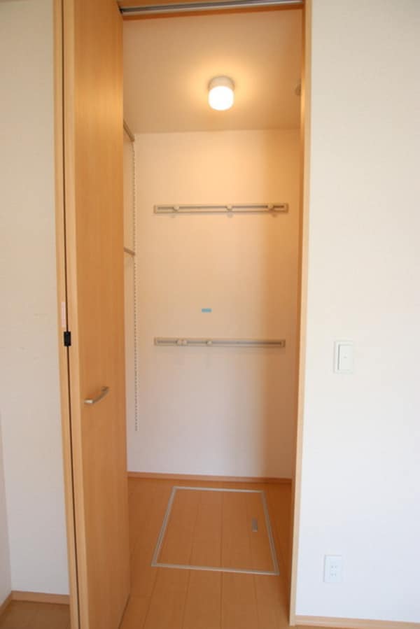 収納(ワンステップクローゼット　別部屋参考写真です)