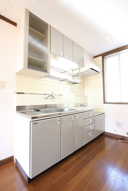 物件内観写真9　(収納の多いキッチン)