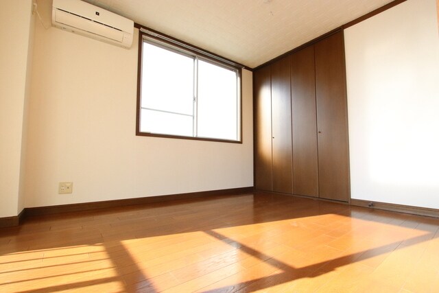 物件内観写真10　(洋室6帖)