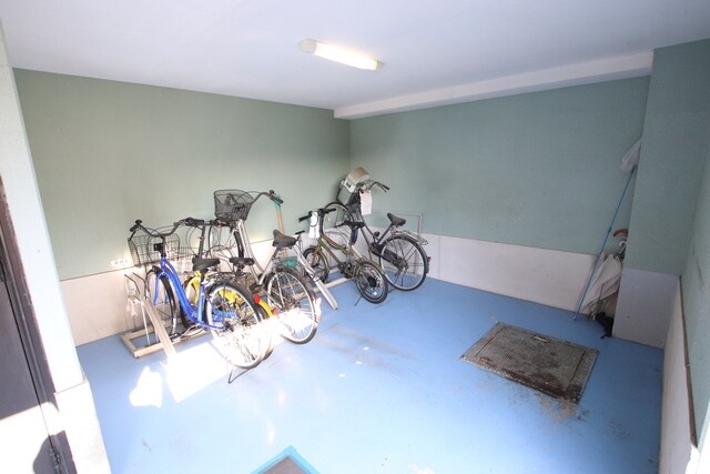 物件外観写真6　(敷地内駐輪場)