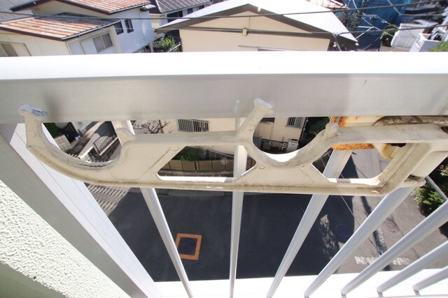 物件内観写真27　(バルコニーの物干しざお掛け)