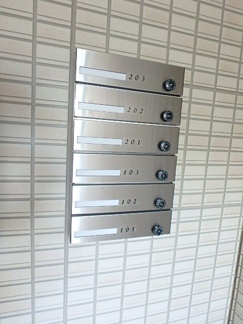 物件外観写真5　(集合ポスト)