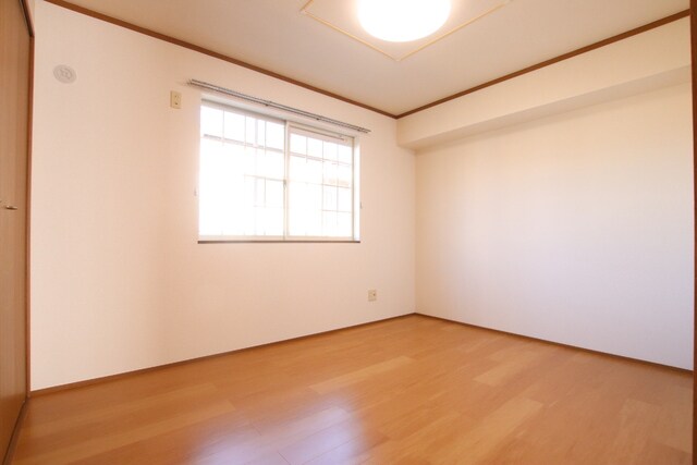 物件内観写真12　(洋室6帖)