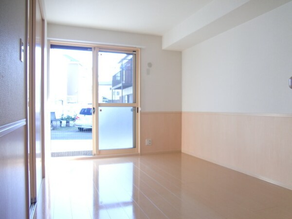 リビング(別部屋参考写真です)