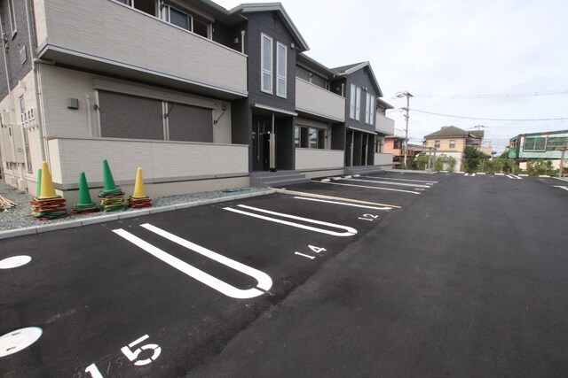 物件外観写真4　(駐車場（要空き確認）)