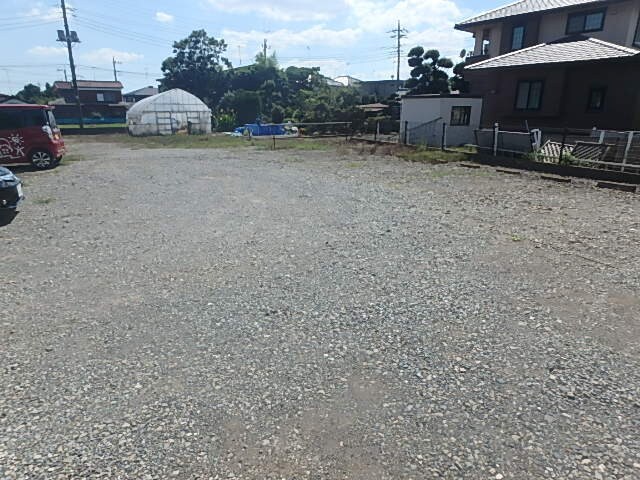 物件外観写真3　(駐車場（要空確認）)