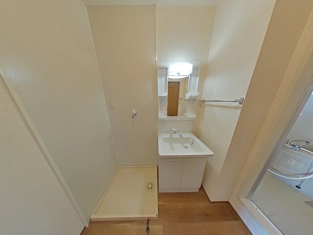 物件内観写真10　(朝の支度もらくらくシャワー付洗面化粧台)