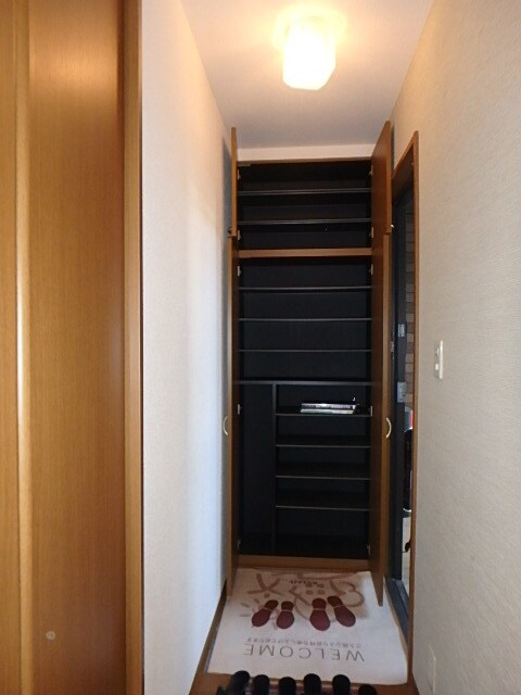 物件内観写真14　(トールサイズの下駄箱)