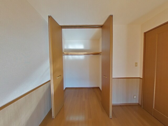 物件内観写真15　(クローゼット各部屋にあります！)