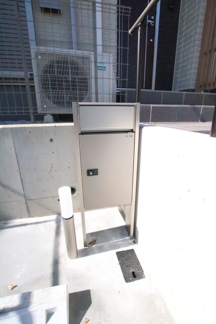 物件外観写真6　(宅配BOX各戸にあります)