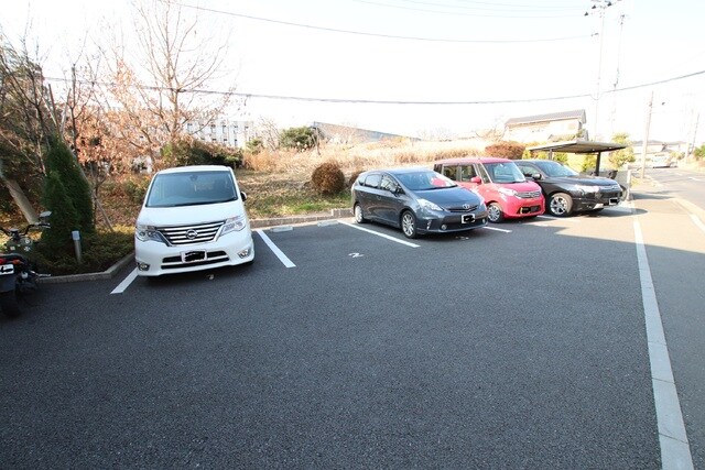 物件外観写真4　(駐車場（要空き確認）)