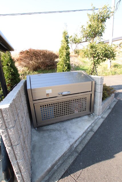 物件外観写真6　(ゴミ置き場)