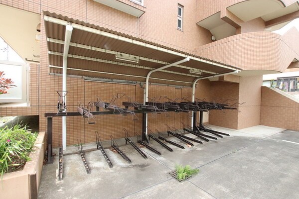 共用設備(駐輪場：原則１台／戸、区画貸主指定)