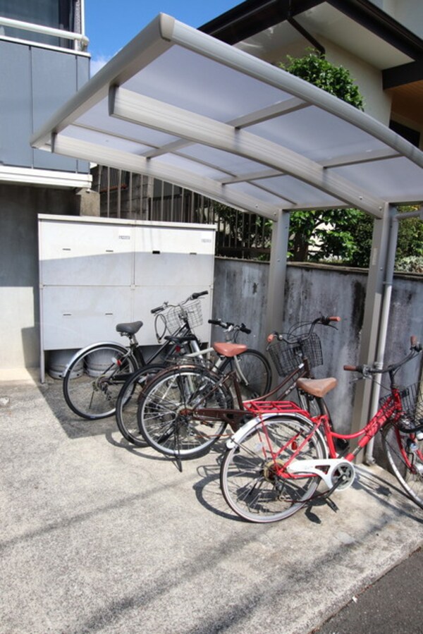 共用設備(屋根付き駐輪場)