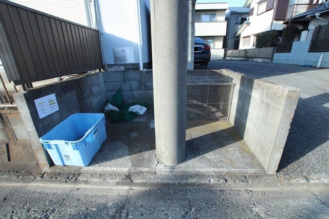 物件外観写真3　(ごみ置場)