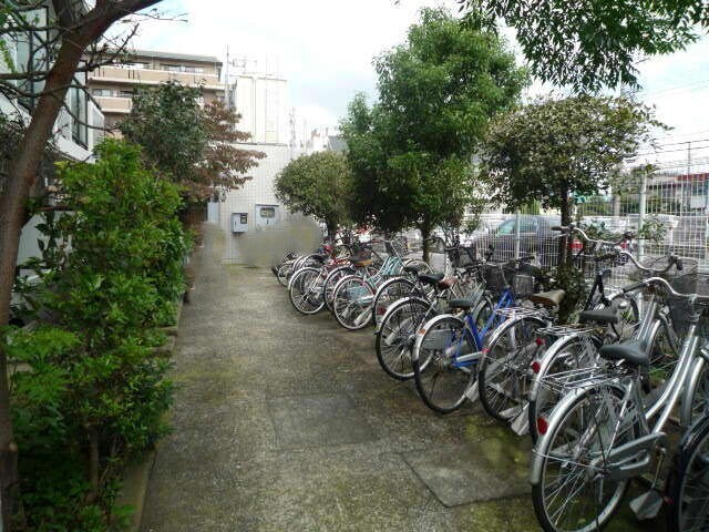 物件外観写真8　(駐輪場有料（空き要確認）)