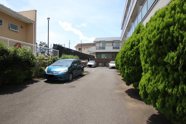 物件外観写真3　(駐車場（要空き確認）)