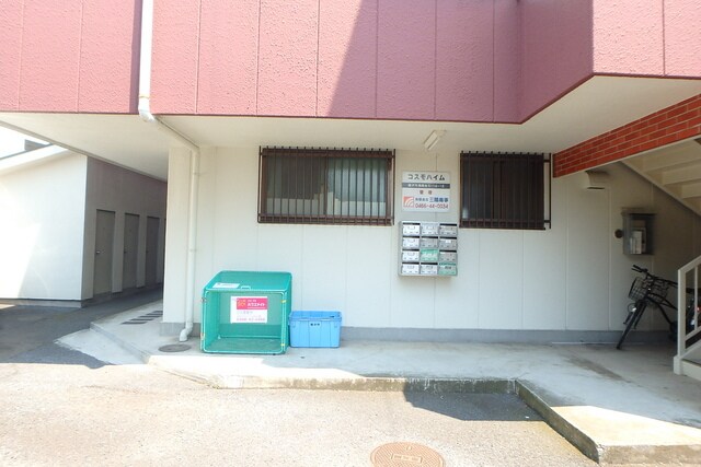 物件外観写真5　(建物入口側)