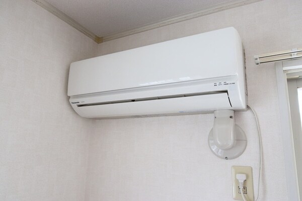 設備(南側洋室にエアコン１基)