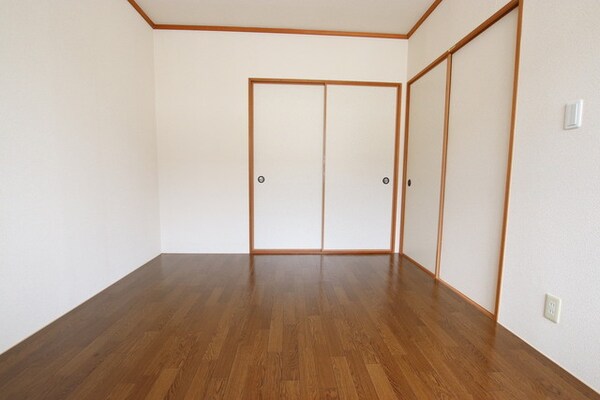 子供部屋(収納がある洋室６帖)