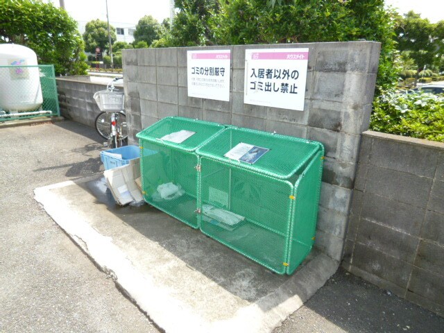 物件外観写真5　(敷地内ゴミ置場)