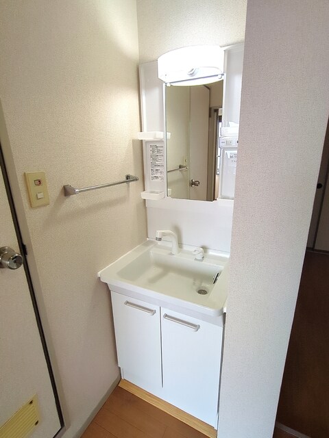 物件内観写真11　(シャワー付き洗面台)