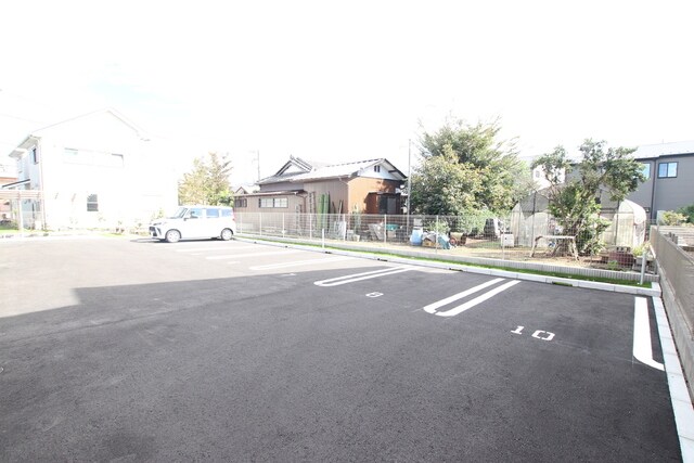 物件外観写真4　(駐車場（空き要確認）)
