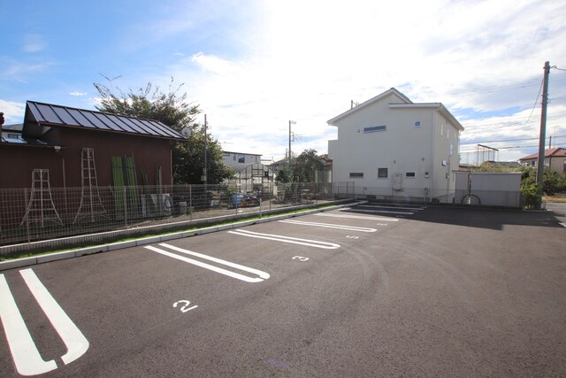 物件外観写真8　(駐車場（空き要確認）)