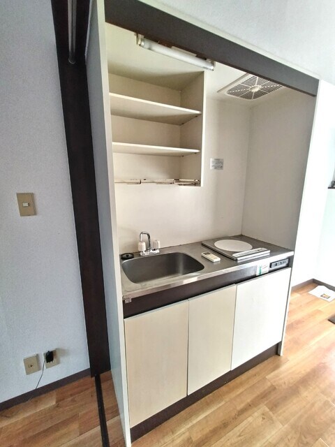 物件内観写真8　(クリーニング前写真)