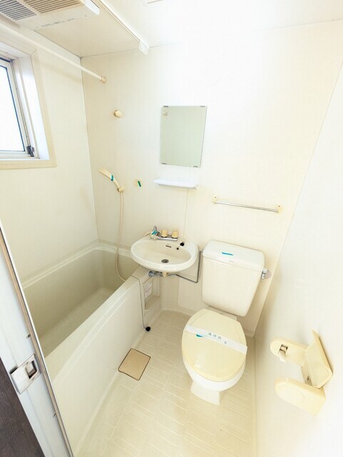 物件内観写真8　(クリーニング前の写真です)