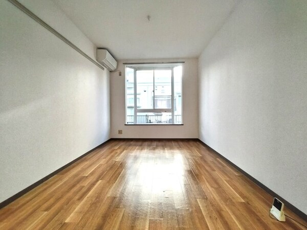 居室(クリーニング前写真)