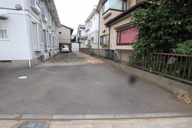 物件外観写真4　(駐車場（要空き確認）)