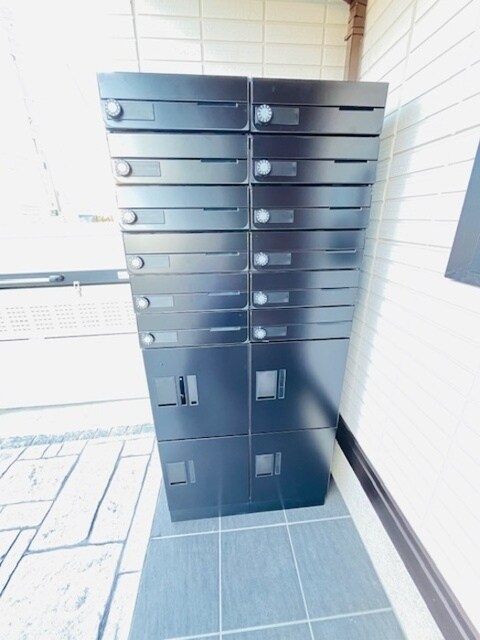 物件外観写真2　(宅配BOX付き)