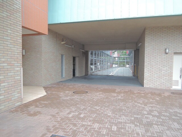 物件外観写真4　(★敷地内シャッター付き駐車場★（有料・要空き確認）)