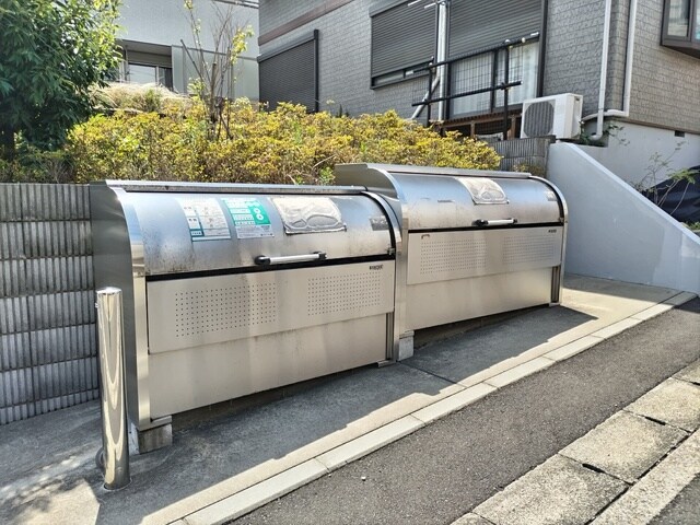 物件外観写真7　(敷地内ゴミ置き場)