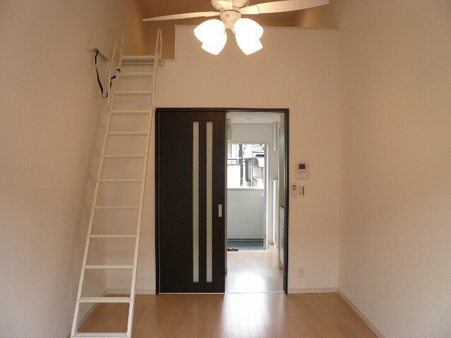 物件内観写真6　(※照明は設備ではありません)