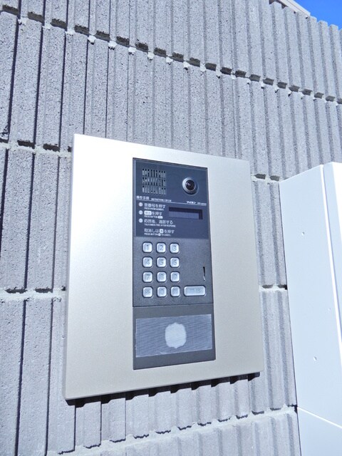 物件外観写真5　(オートロック付き)