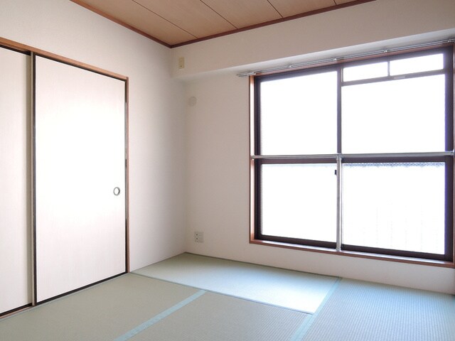 物件内観写真11　(和室６帖)