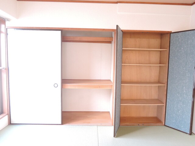 物件内観写真17　(和室に広い収納がついています)