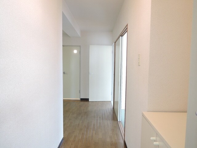 物件内観写真22　(玄関からＤＫを見て)