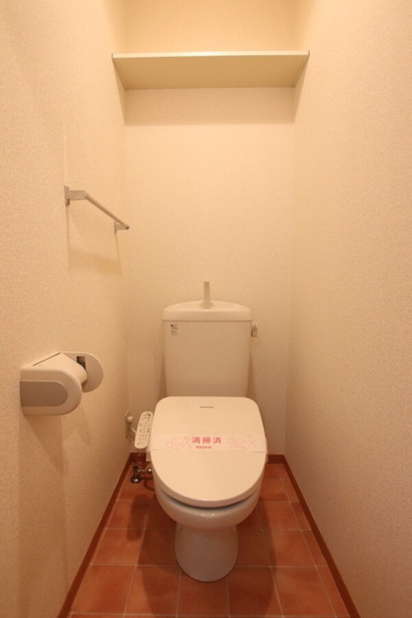 トイレ(温水洗浄便座付きです♪)