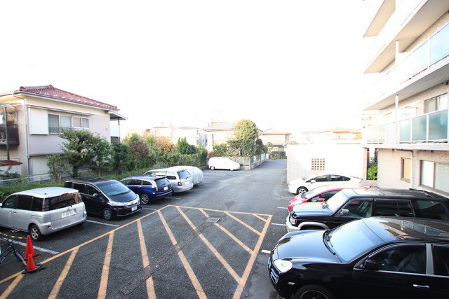 物件外観写真4　(駐車場（要空き確認）)