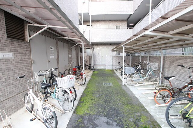 物件外観写真7　(駐輪場)