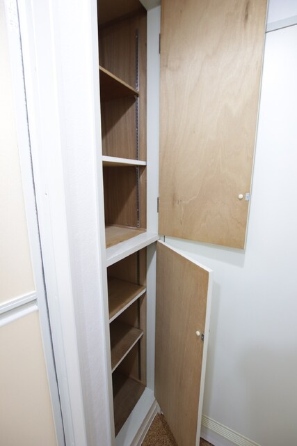 物件内観写真26　(脱衣所の収納スペース)