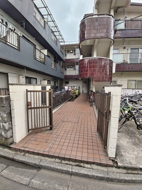 物件外観写真4　(建物入口)